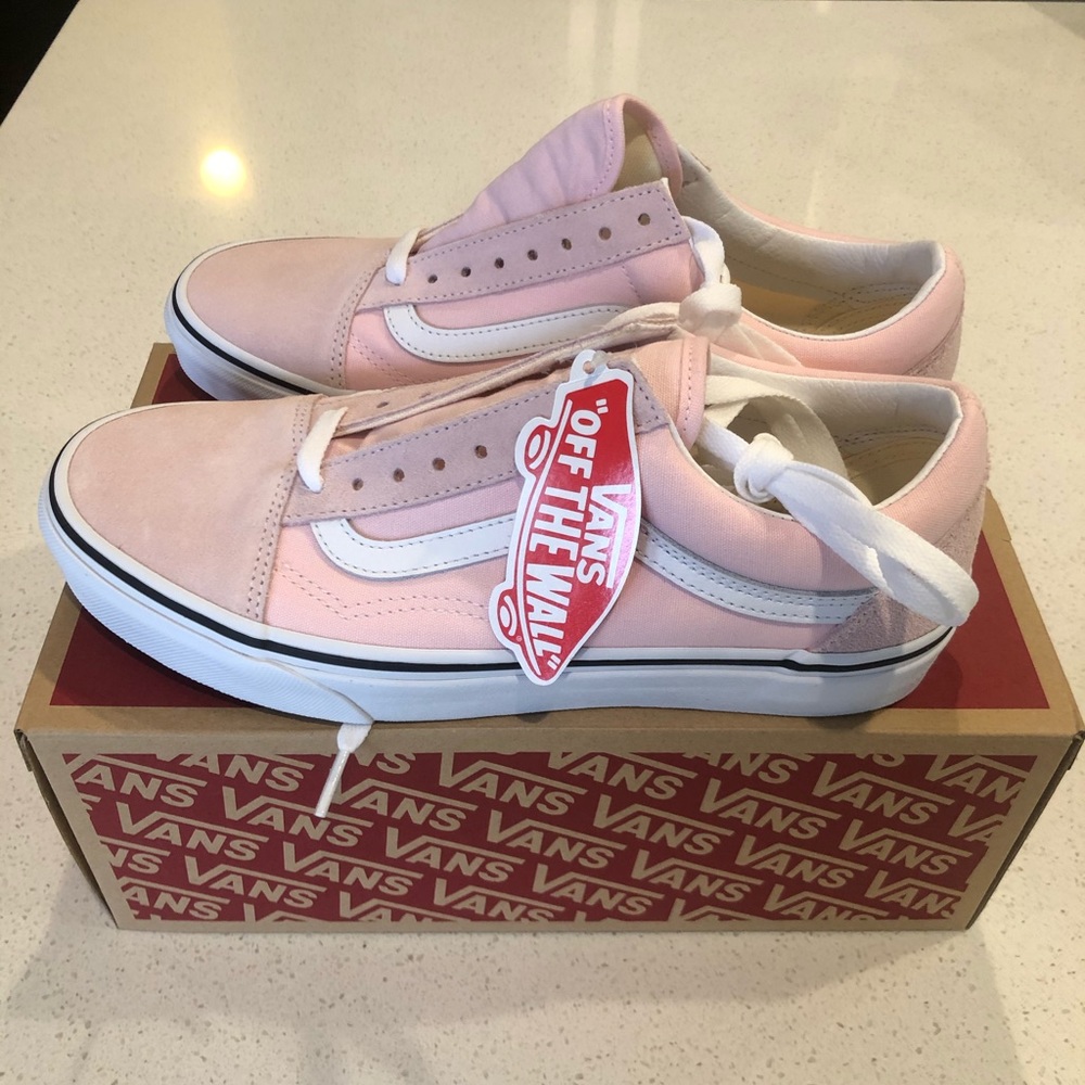 NWT Women’s Vans Old Skool Sneakers